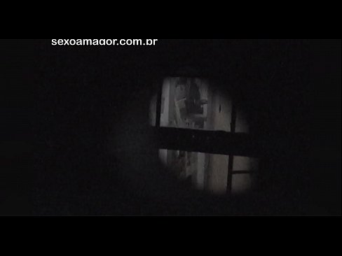 ❤️ Блонді таємно знімає на відео сусідський вуайерист, прихований за порожнистими цеглами ️ Жорстке порно на порно uk.bestsexporno.ru ❤